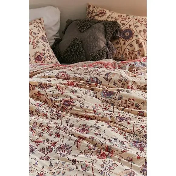 Urban Outfitters Mazakeen Rug Print Duvet + Shams - Queen - Picture 2 of 7